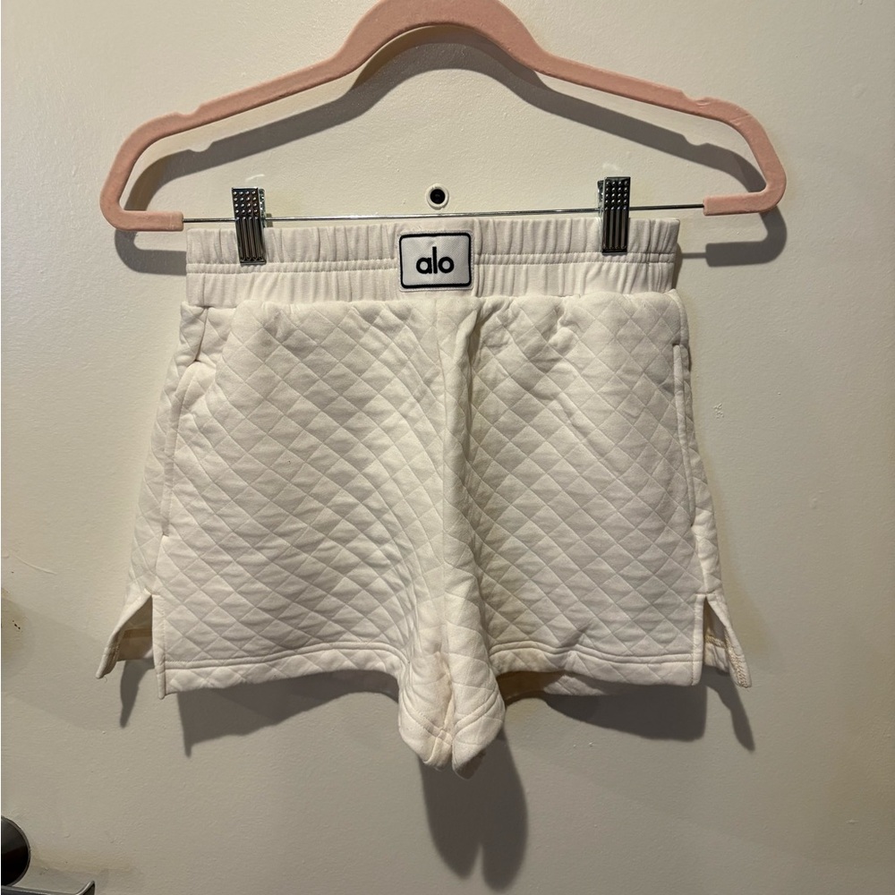 ALO Yoga Women's Ivory Quilted Arena Shorts